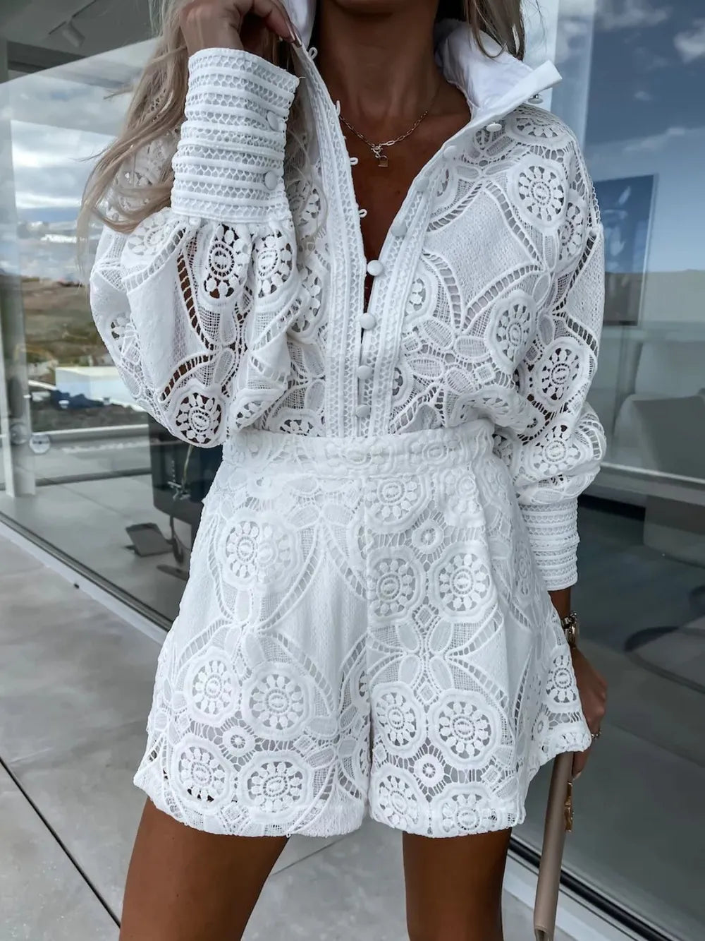 Ensemble haut à manches longues et short avec boutons en dentelle Opération réussie