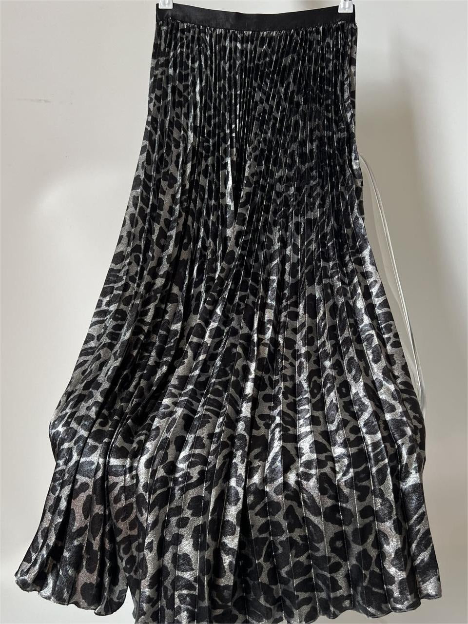 Jupe mi-longue fluide à imprimé léopard métallique léger et luxueux, taille haute, avec taille élastique, large ourlet et jupe plissée