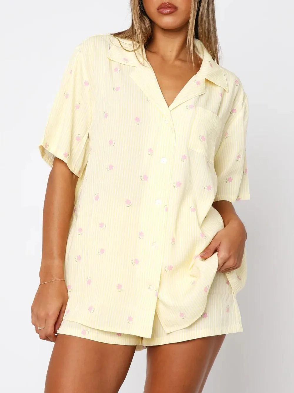 Ensemble haut à manches courtes et short imprimé