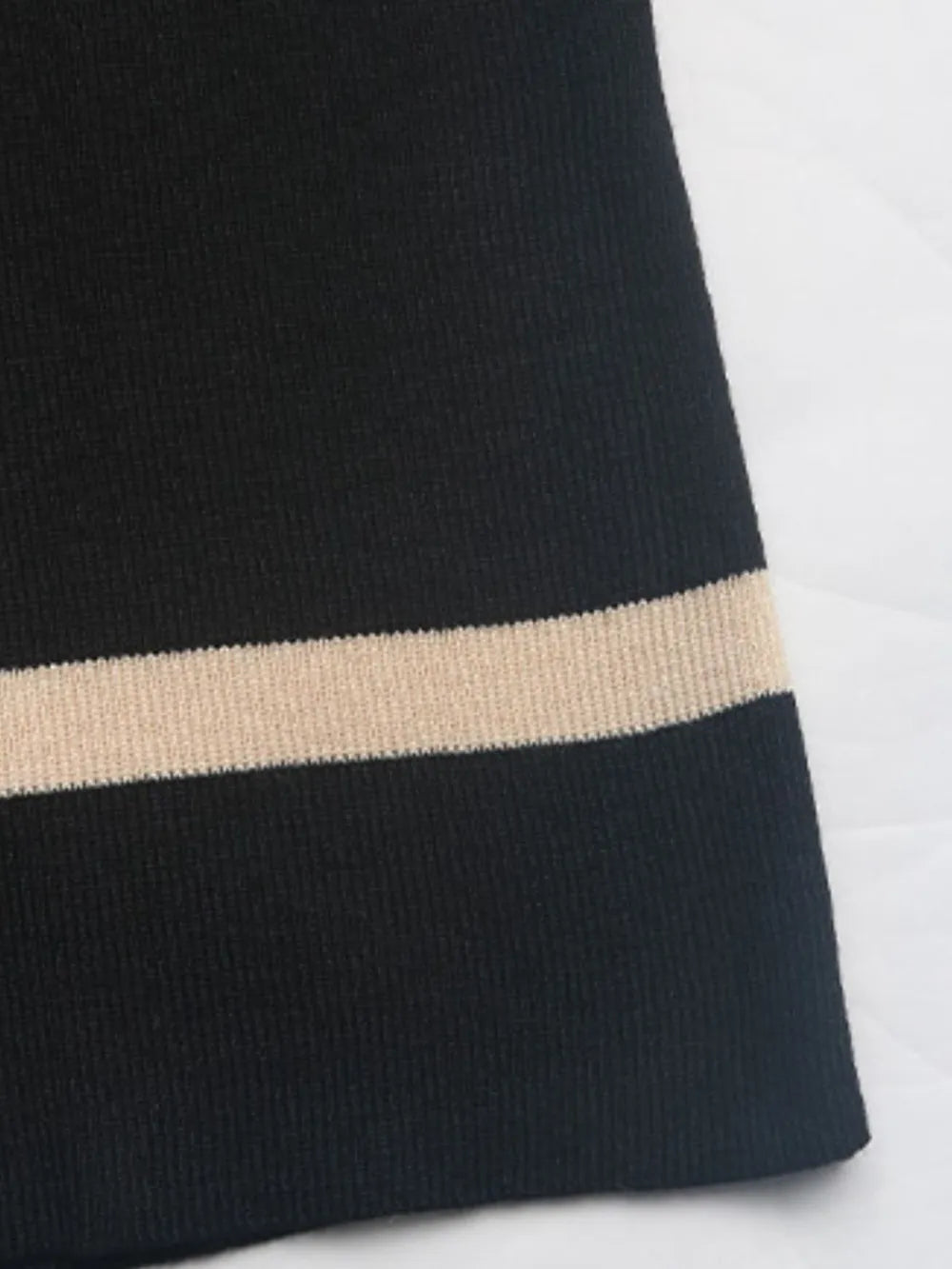Ensemble haut à manches longues et pantalon à col en V