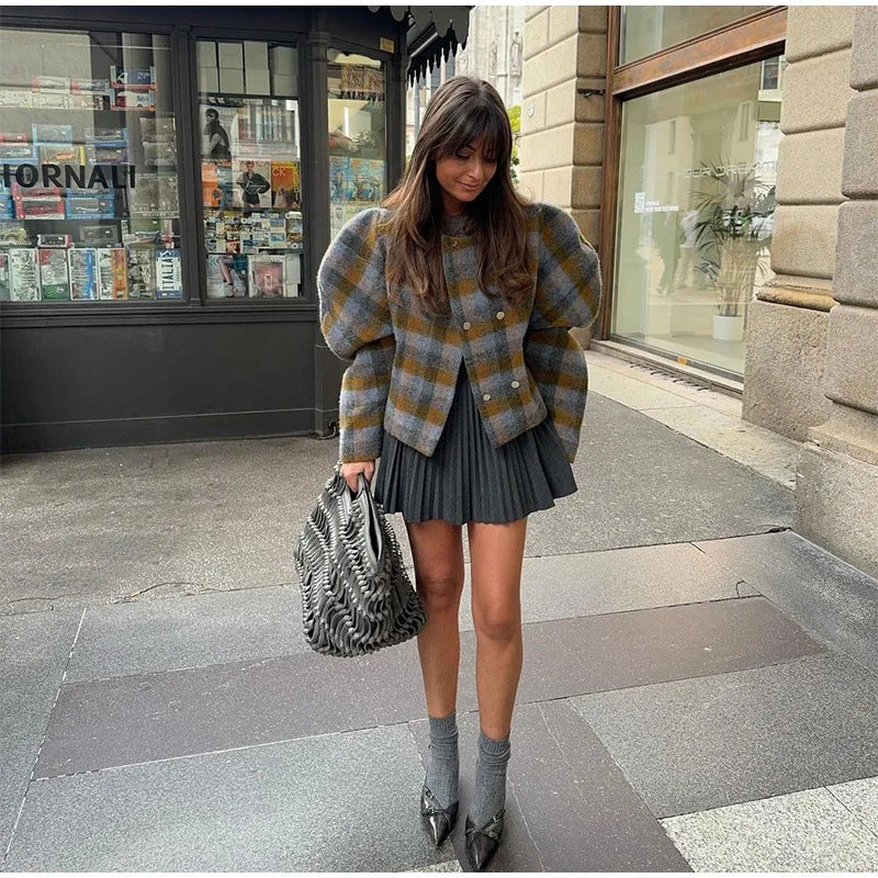 Veste femme d'automne avec un élégant style rétro imitant la veste croisée à carreaux en laine