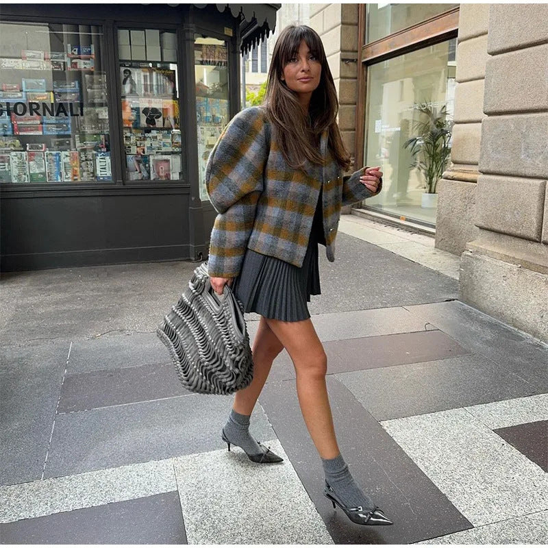 Veste femme d'automne avec un élégant style rétro imitant la veste croisée à carreaux en laine