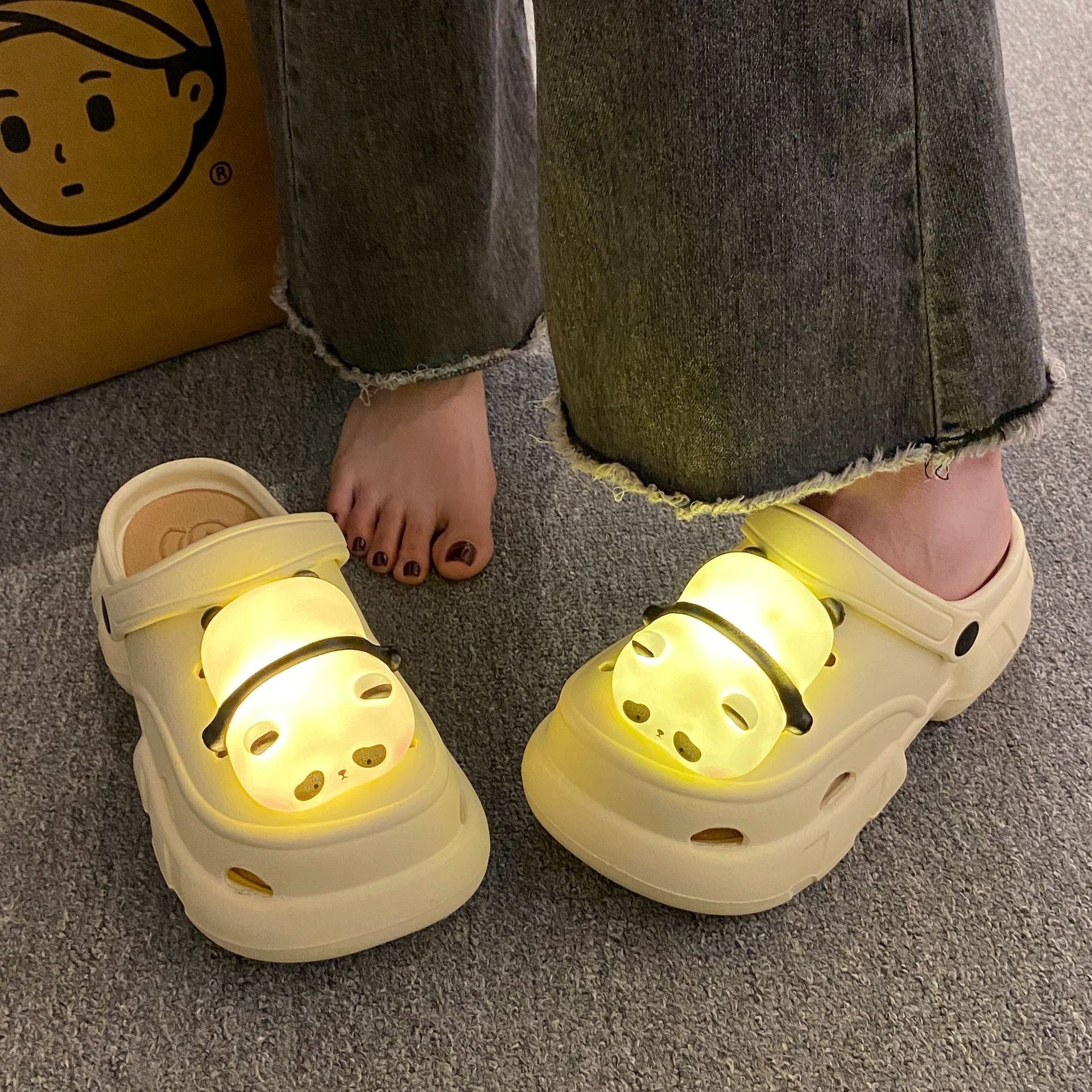Pantoufles mignonnes avec lampe panda, sandales d'été pour femmes, légères et amusantes