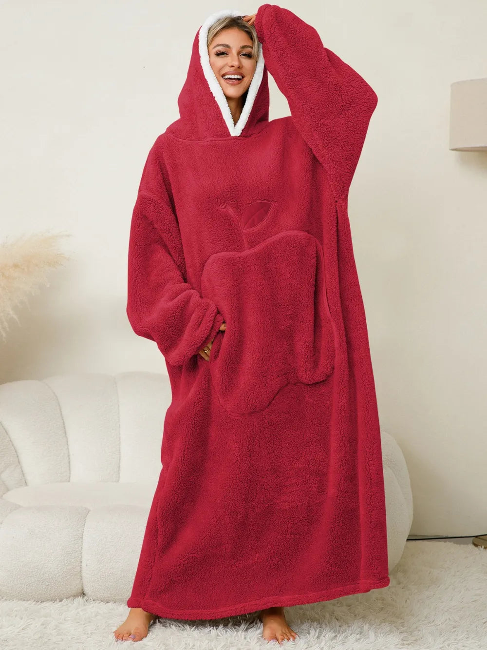 La pommette d'hiver, robe chaud, hiver à capuche et manches longues contrastées avec poches
