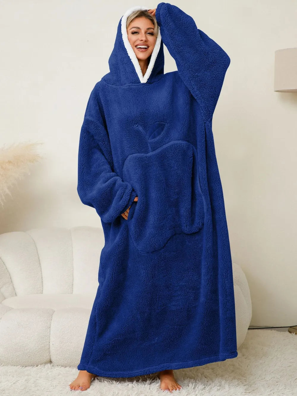 La pommette d'hiver, robe chaud, hiver à capuche et manches longues contrastées avec poches