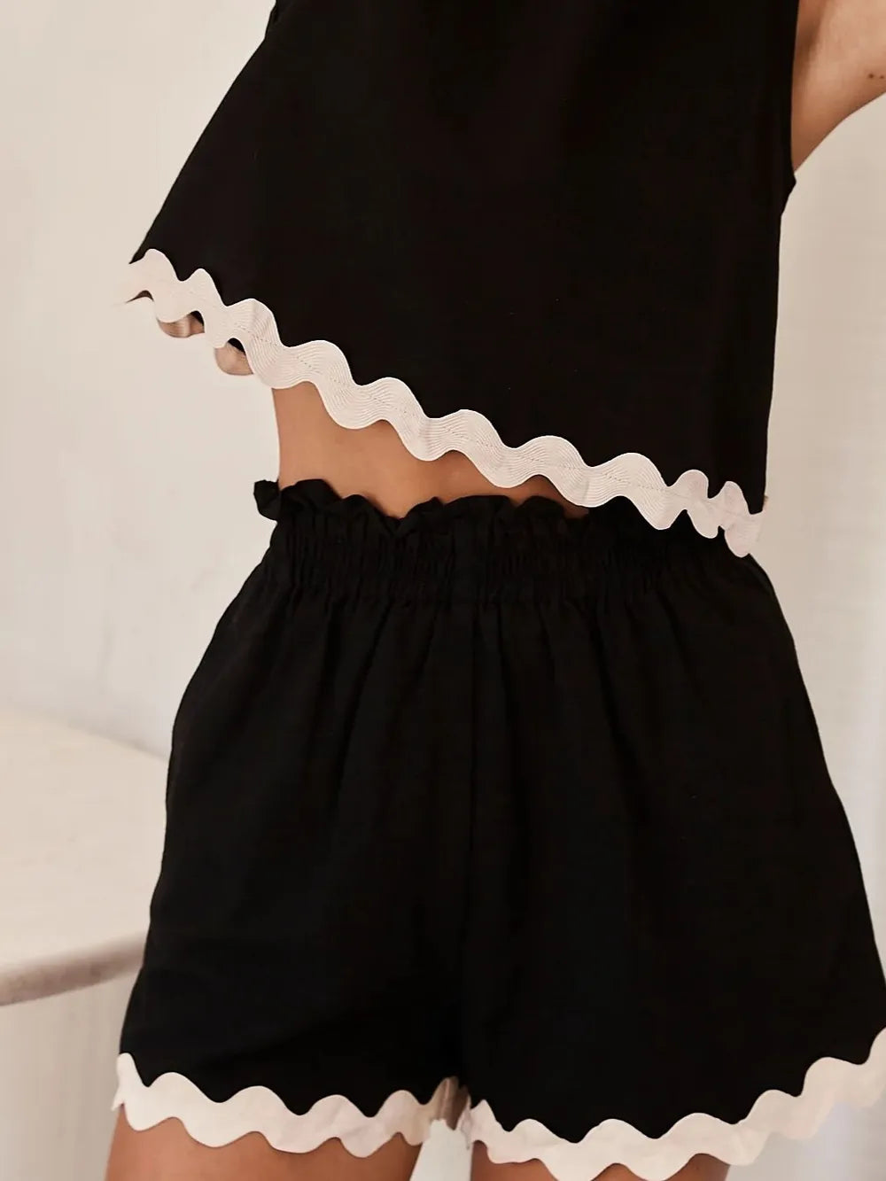 Ensemble débardeur et short à col rond et bordure contrastée