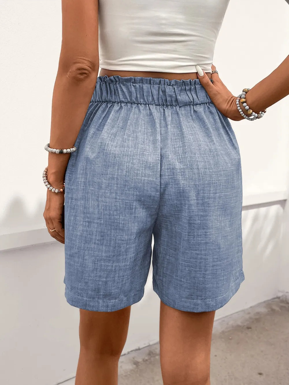 Short droit taille haute à boutons décoratifs de couleur unie pour femme