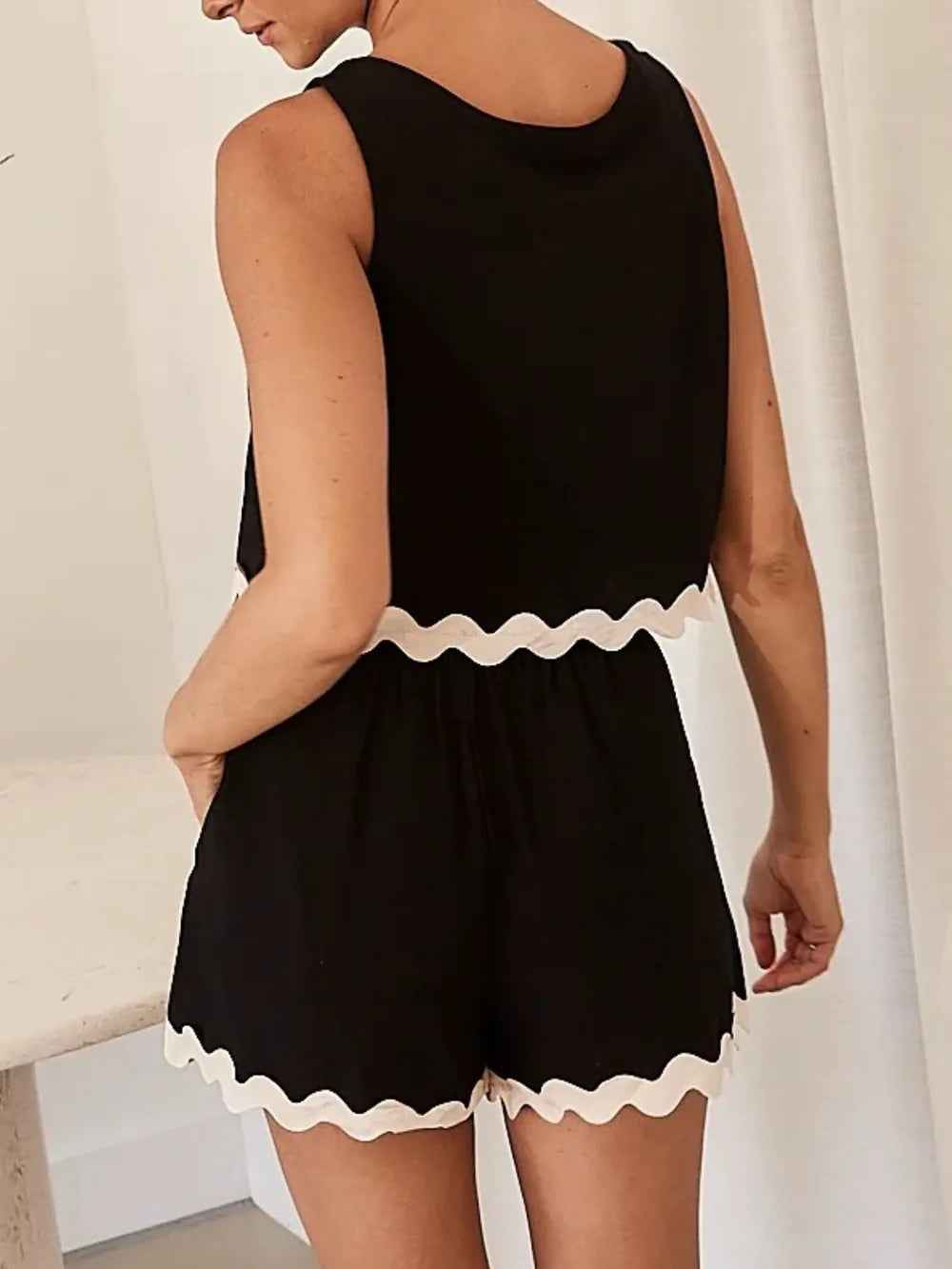 Ensemble débardeur et short à col rond et bordure contrastée