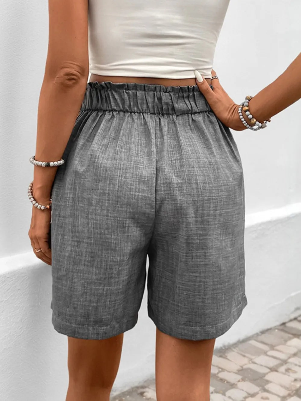 Short droit taille haute à boutons décoratifs de couleur unie pour femme