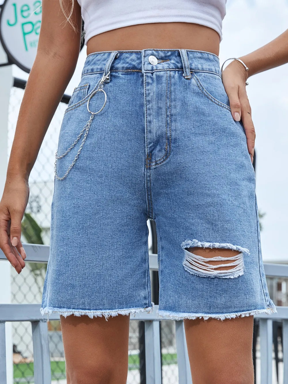 Short en jean à ourlet brut effet usé