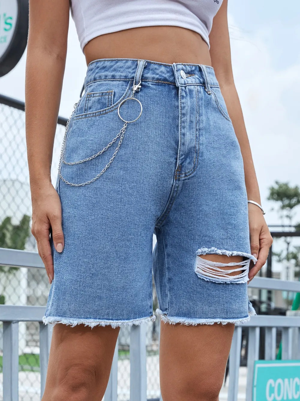 Short en jean à ourlet brut effet usé