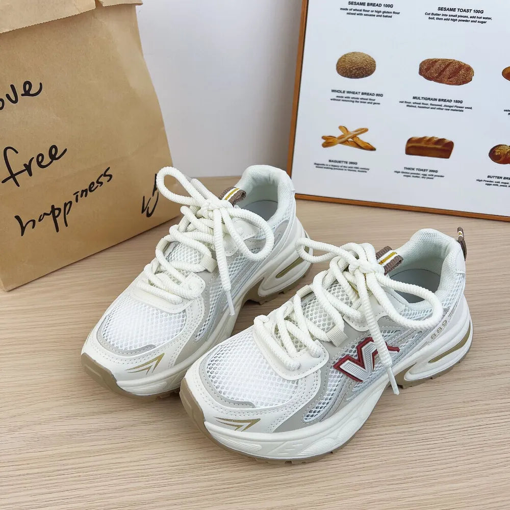 Chaussures de sport à lacets avec lettres contrastées