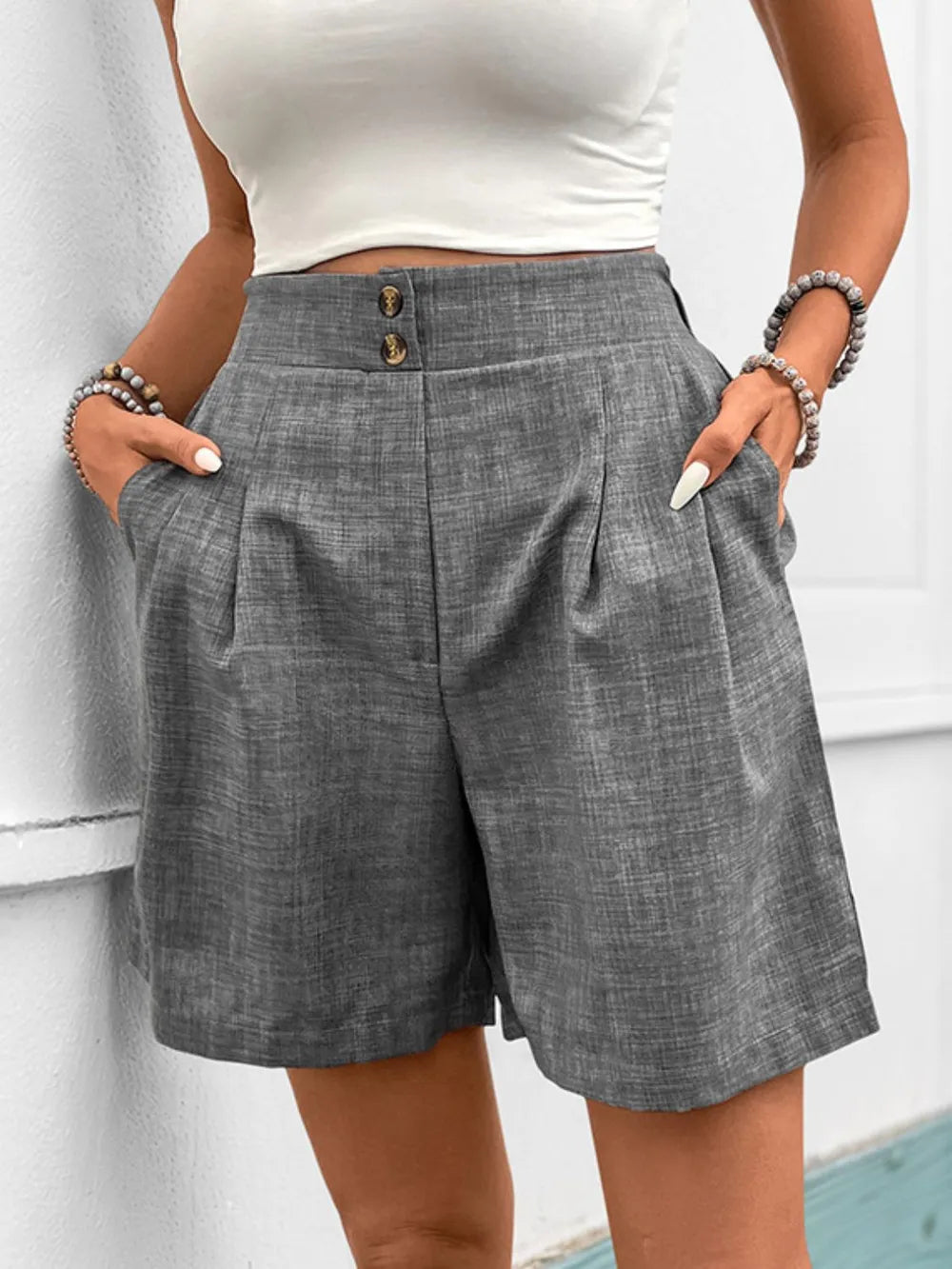 Short droit taille haute à boutons décoratifs de couleur unie pour femme