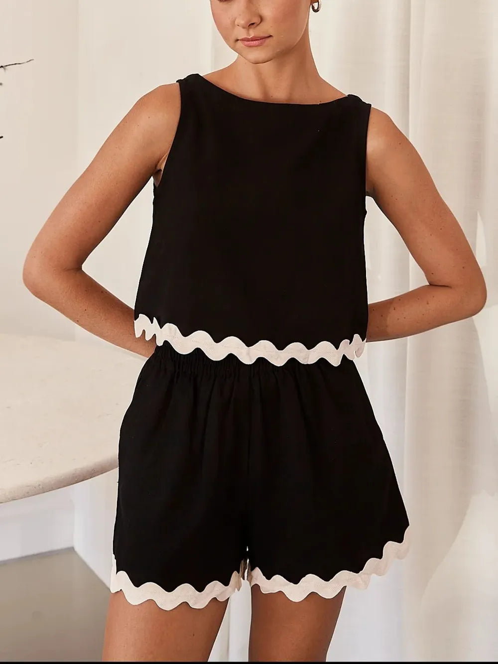 Ensemble débardeur et short à col rond et bordure contrastée
