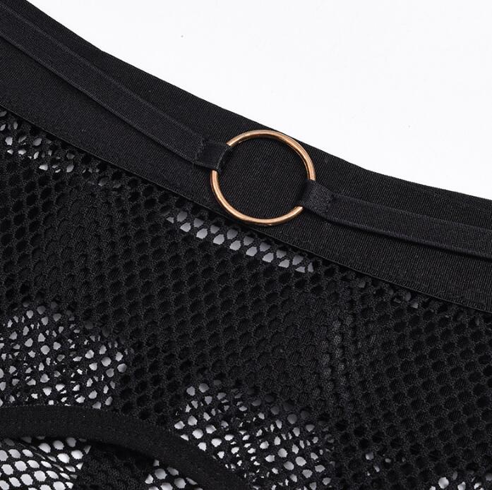 Ensemble de lingerie sexy quatre pièces en maille avec anneau en fer et col en maille
